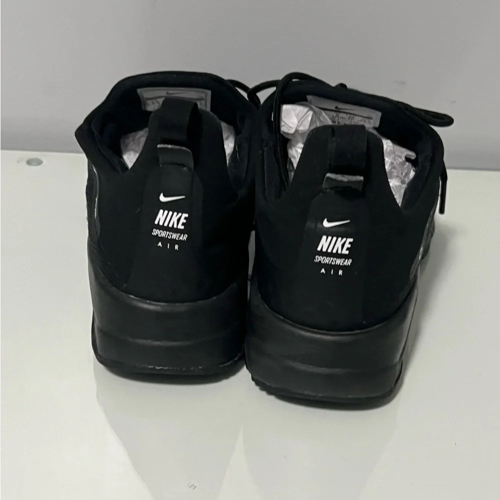 Nike Men's Black Athletic Shoes